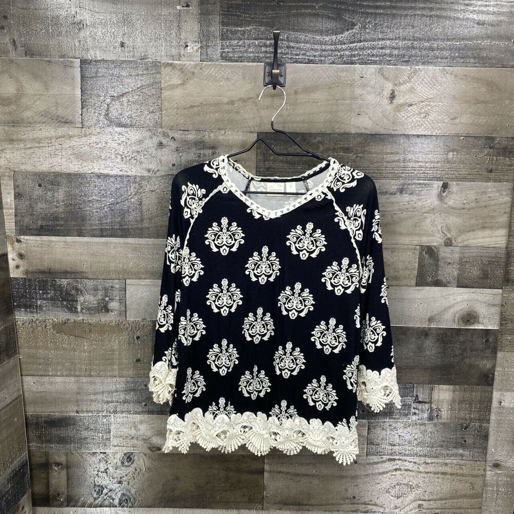 Chico's Women's Medallion Print 3/4 Sleeve Knit Lace Trim Top Sz 0/S/4 Black - Picture 3 of 9